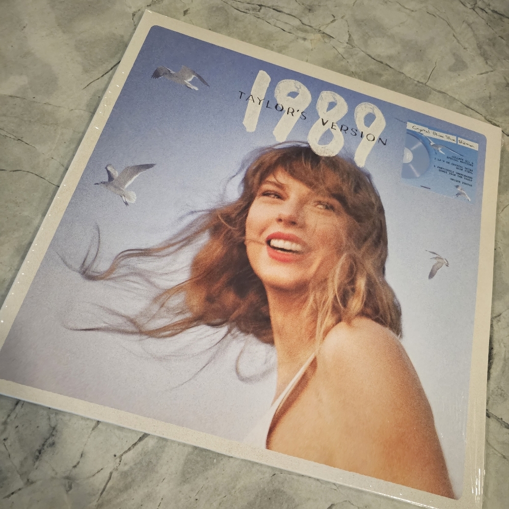 Taylor Swift Crystal Skies Blue Edition Vinyl. NEW unwrapped